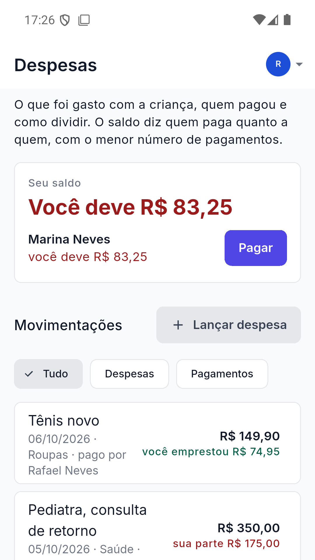 Tela de despesas do app: o saldo entre os responsáveis e a lista de gastos com a criança, cada um com quem pagou e a divisão